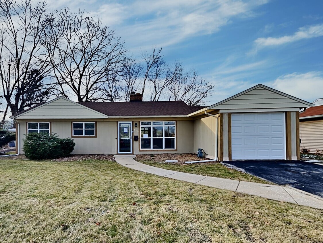 316 Neola St House Rental in Park Forest, IL
