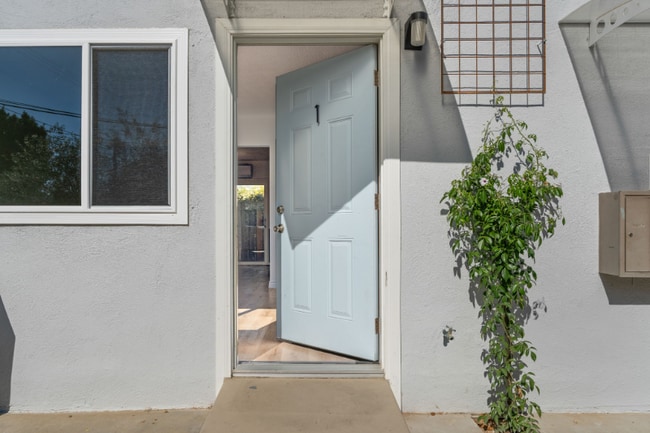 Photo - 1937 22nd St Apartment