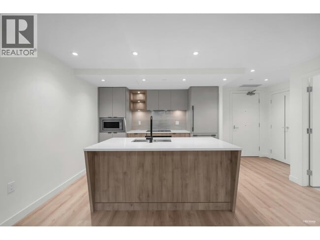 Building Photo - 755 Harbourside Dr