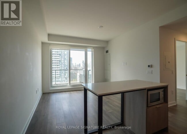 Building Photo - 130 River St