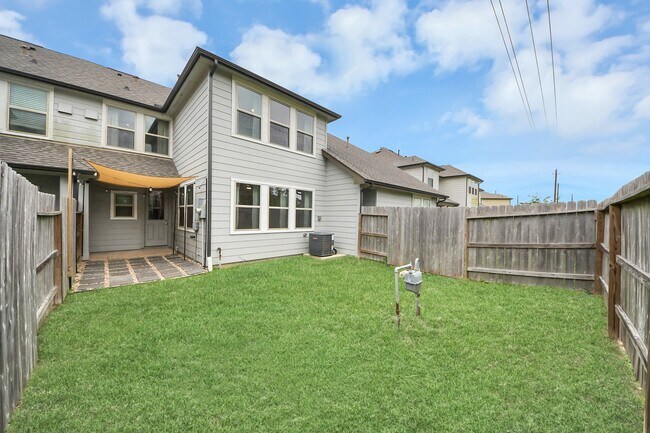 Foto del edificio - 7321 Hinsdale Dr