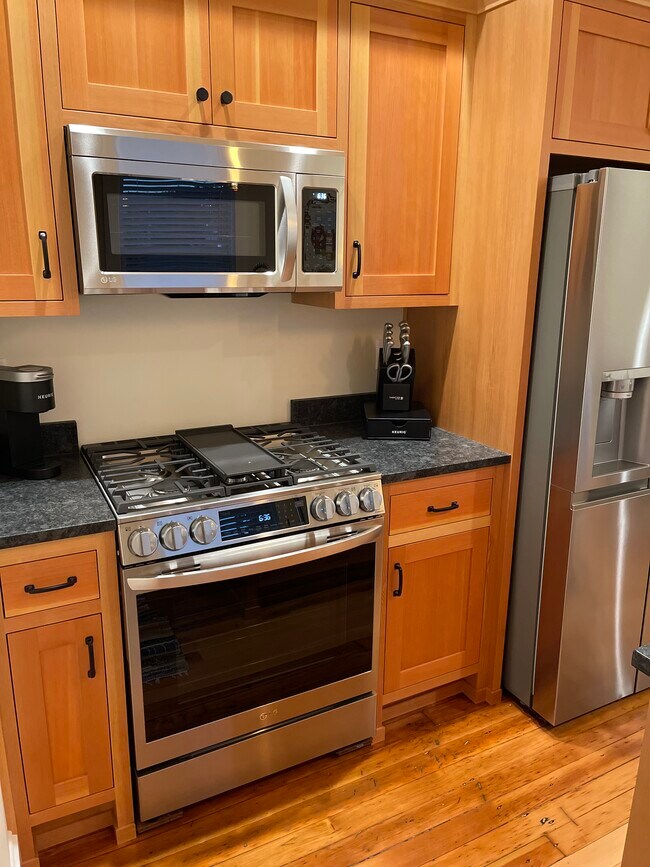 Foto del edificio - 1610 Scenic Dr NW