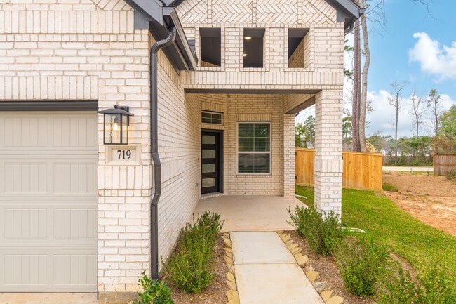 Building Photo - 719 Campbell Xing Ct