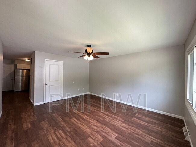 Foto del edificio - 3012 Willowcreek Rd