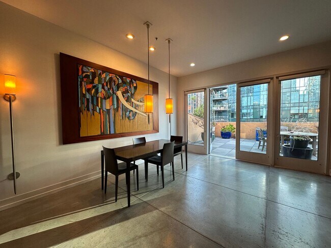 Building Photo - LUXURY TOP-FLOOR 2BR/2.5BA PENTHOUSE LOFT ...