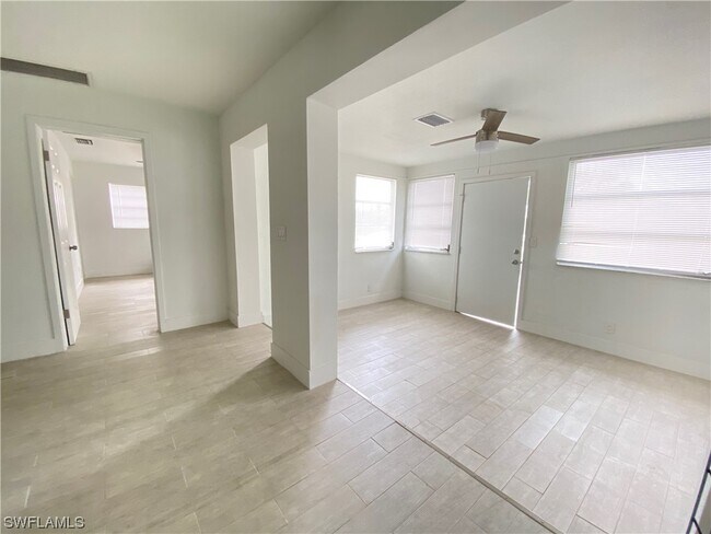 Foto del edificio - 315-317 Tarpon Dr