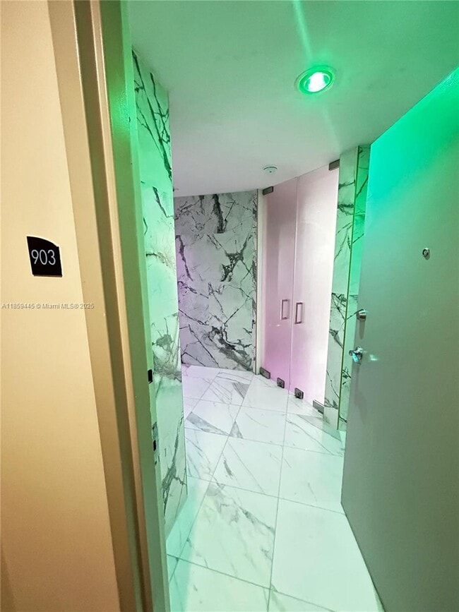 Foto del edificio - 601 NE 23rd St