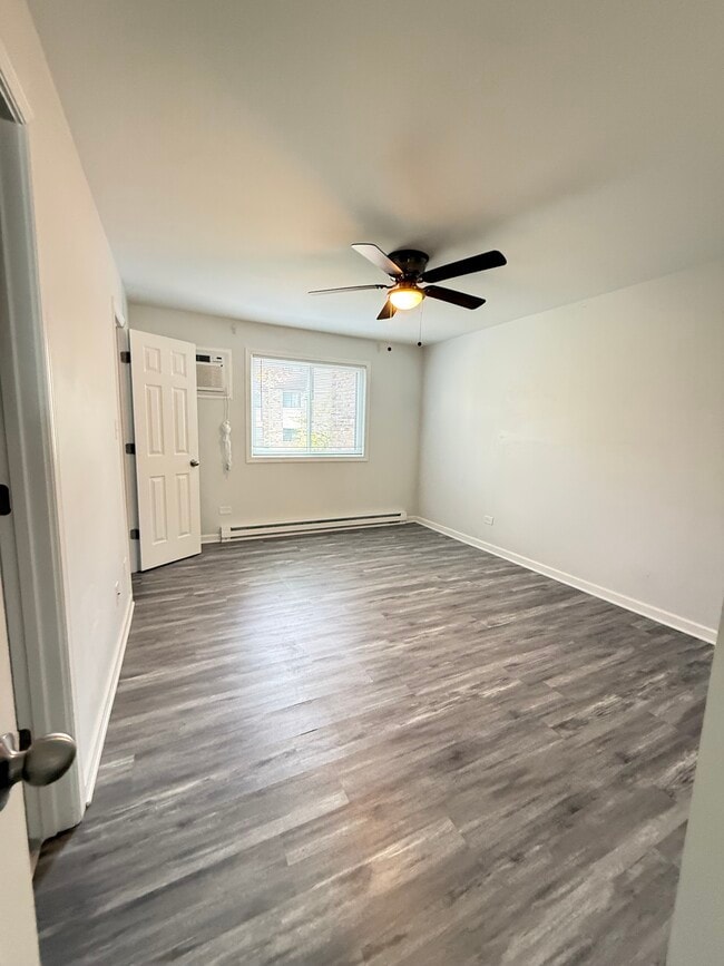 Building Photo - 170 S Waters Edge Dr