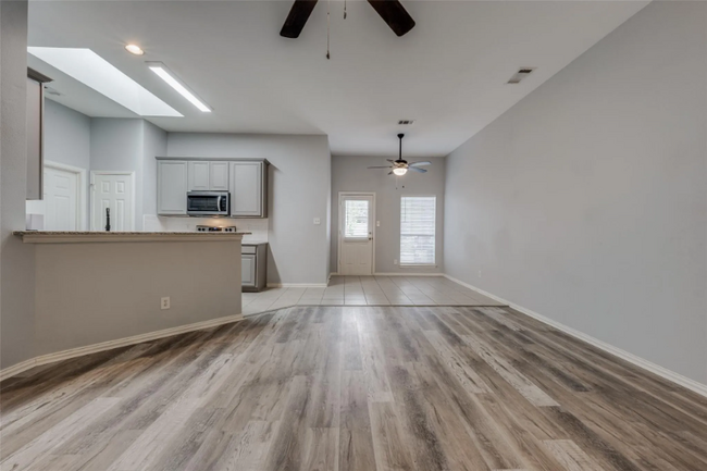 Building Photo - 1610 Poinsettia Blvd