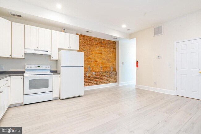 Building Photo - 3027 15th St NW