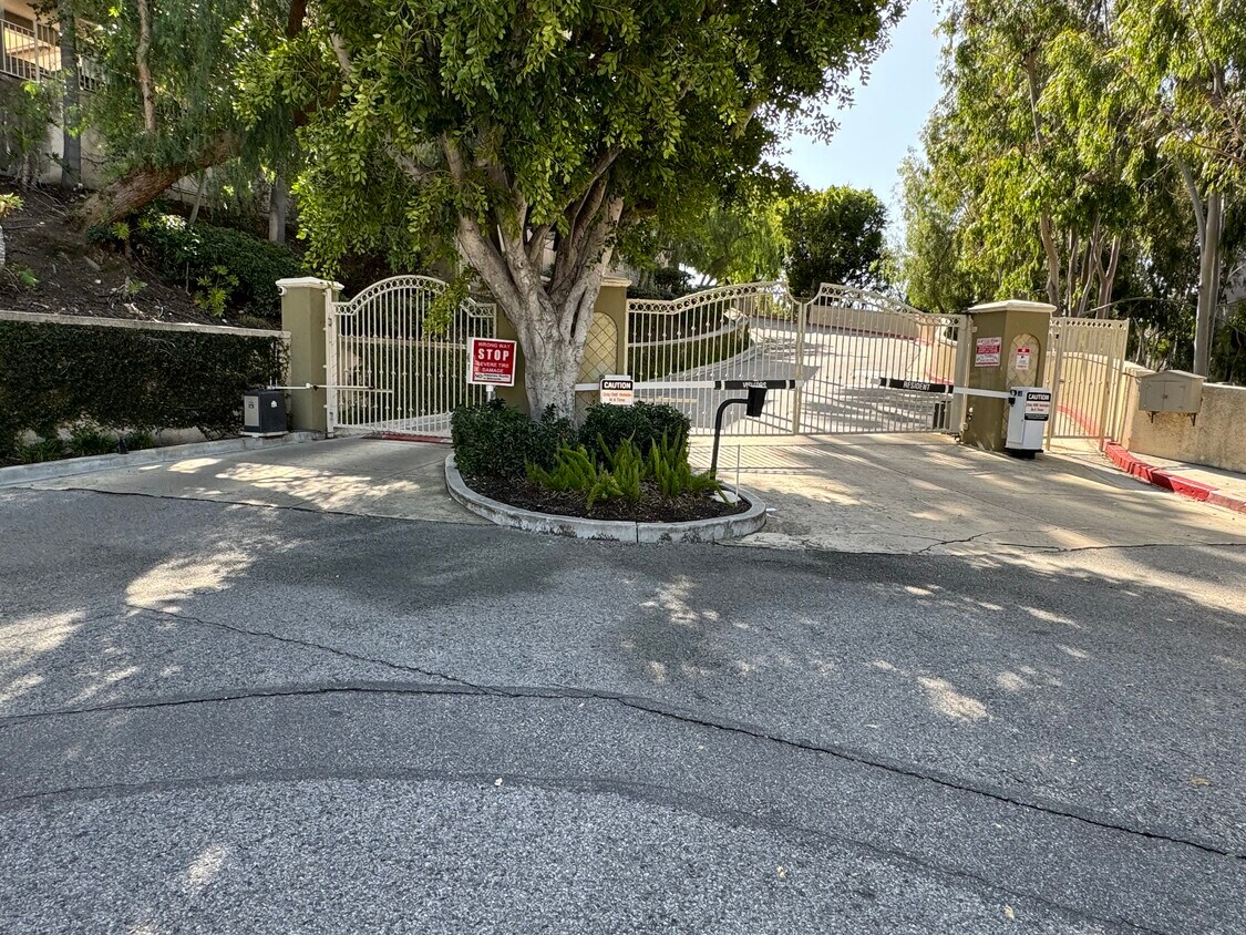 Primary Photo - 5250 Premiere Hls Dr