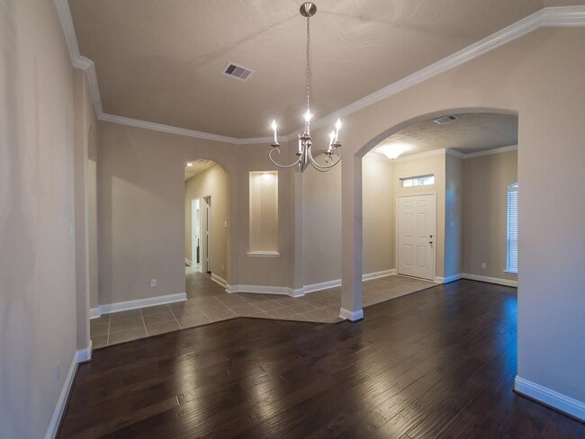 Building Photo - 25915 S Lakefair Dr