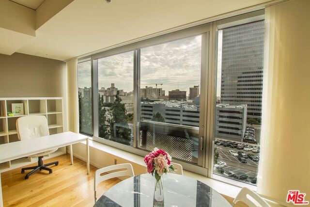 Foto del edificio - 1155 S Grand Ave