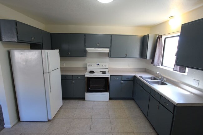 Building Photo - (594) 2905 N. Third Street Unit #3