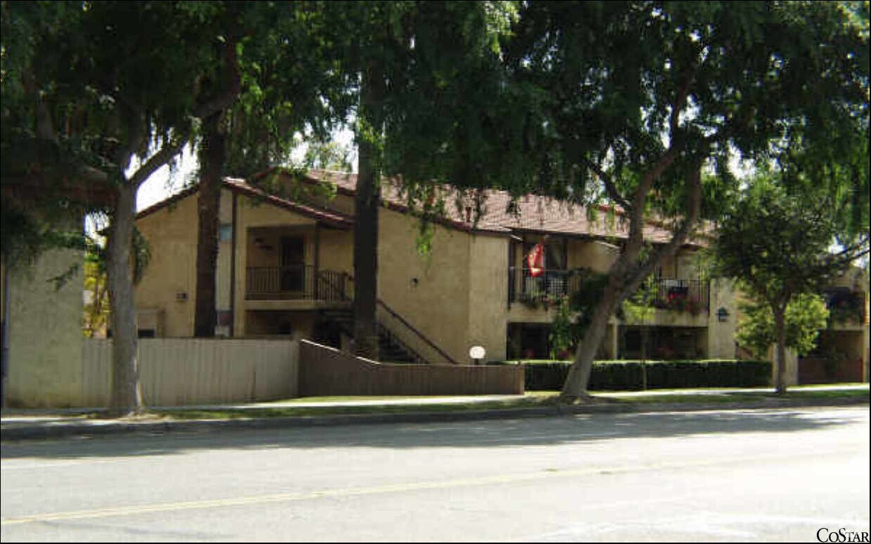 Primary Photo - 1400 W Arrow Hwy