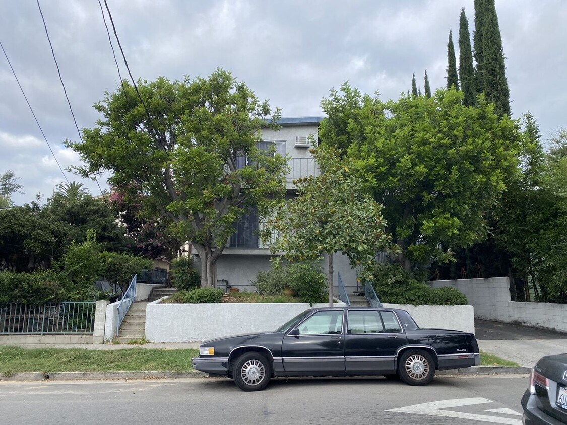 Ellenwood Drive Apartment for Rent in Los Angeles, CA