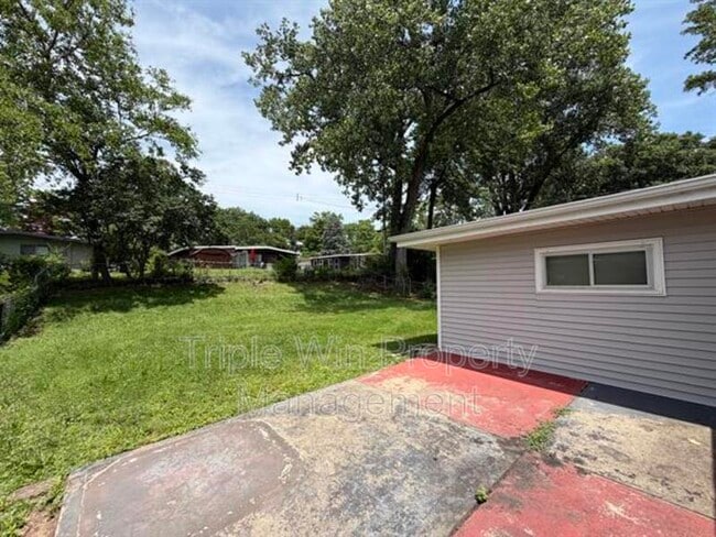 Building Photo - 835 Bobbins Ln