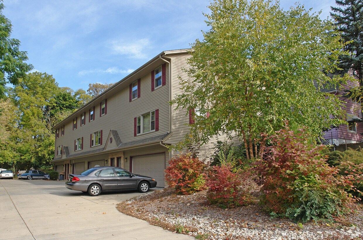 Primary Photo - 404 Racine St