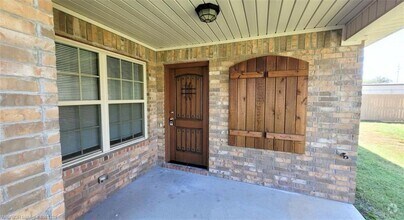 Building Photo - 1212 Mesa Dr