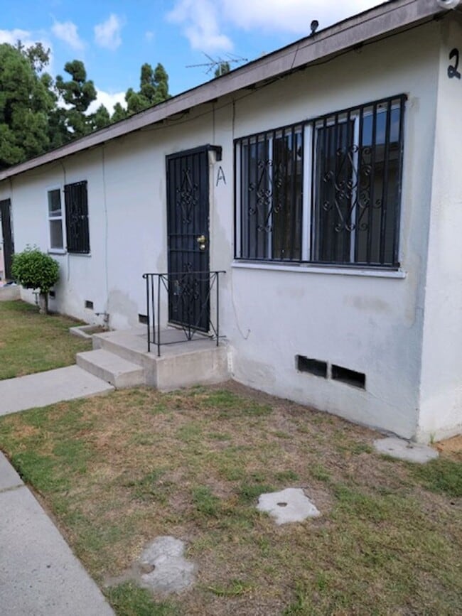 Building Photo - 207 W Indigo St