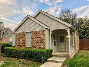 Building Photo - 18023 Whispering Gables Ln