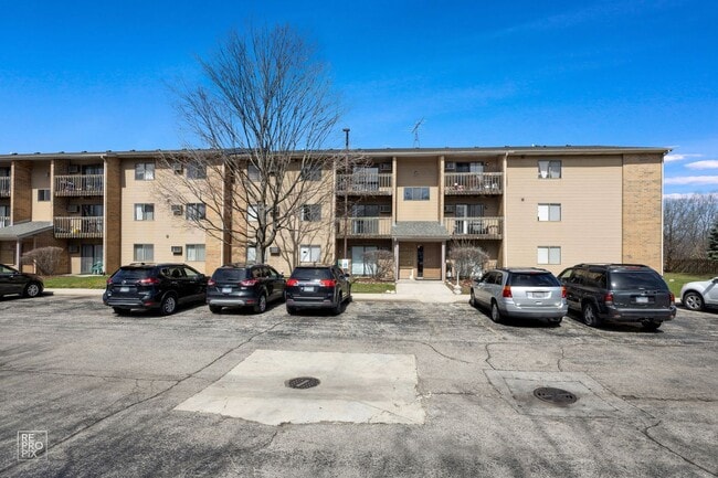 Building Photo - Gorgeous 2 Bedroom Condo located in Crysta...