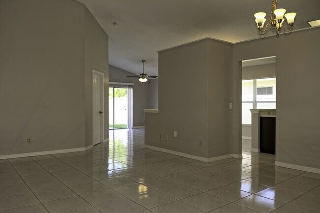 Foto del edificio - Single Family Home in Southeast Orlando