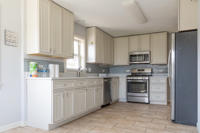 Building Photo - 7323 N Karlov Ave