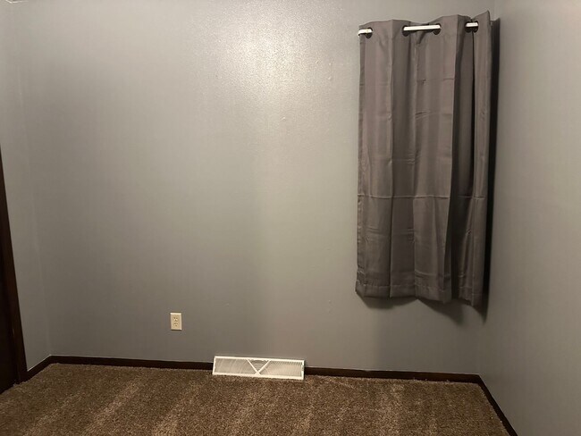 Foto del edificio - Spacious 3 BR/2 BA in nice north-side culd...