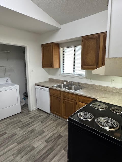 Building Photo - 6 Whispering