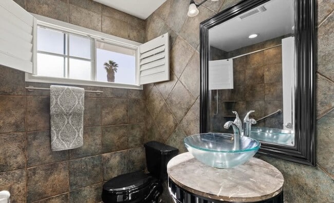 Foto del edificio - 1322 E Elsmere Dr