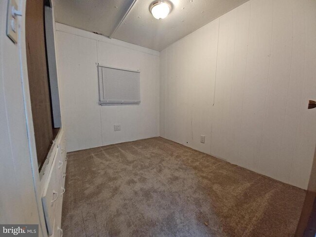 Building Photo - 810 E Rockhill Rd
