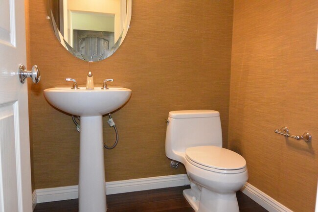 Foto del edificio - Stunning 3 Bed 2.5 Bath 2 Story SFR in the Woodbury neighborhood of Irvine