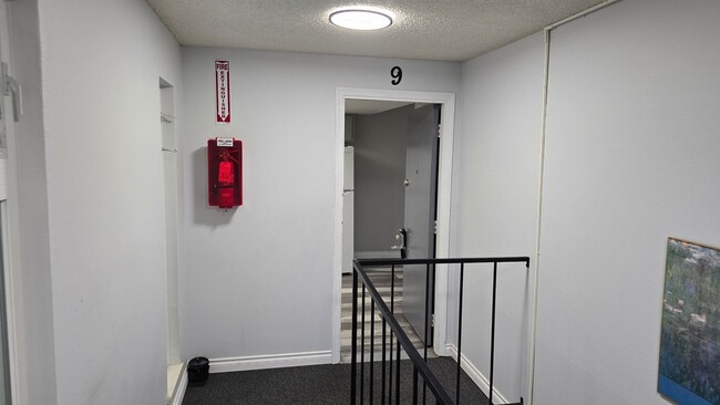 Building Photo - 2 Bedroom
