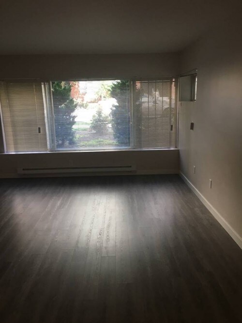 Building Photo - Camelot - 1 bedroom