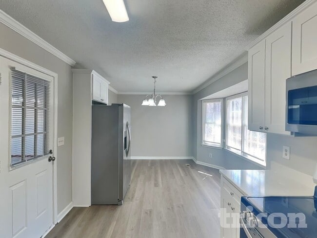 Building Photo - 385 Nectarine Dr