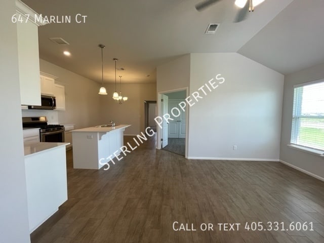 Building Photo - 647 Marlin Ct