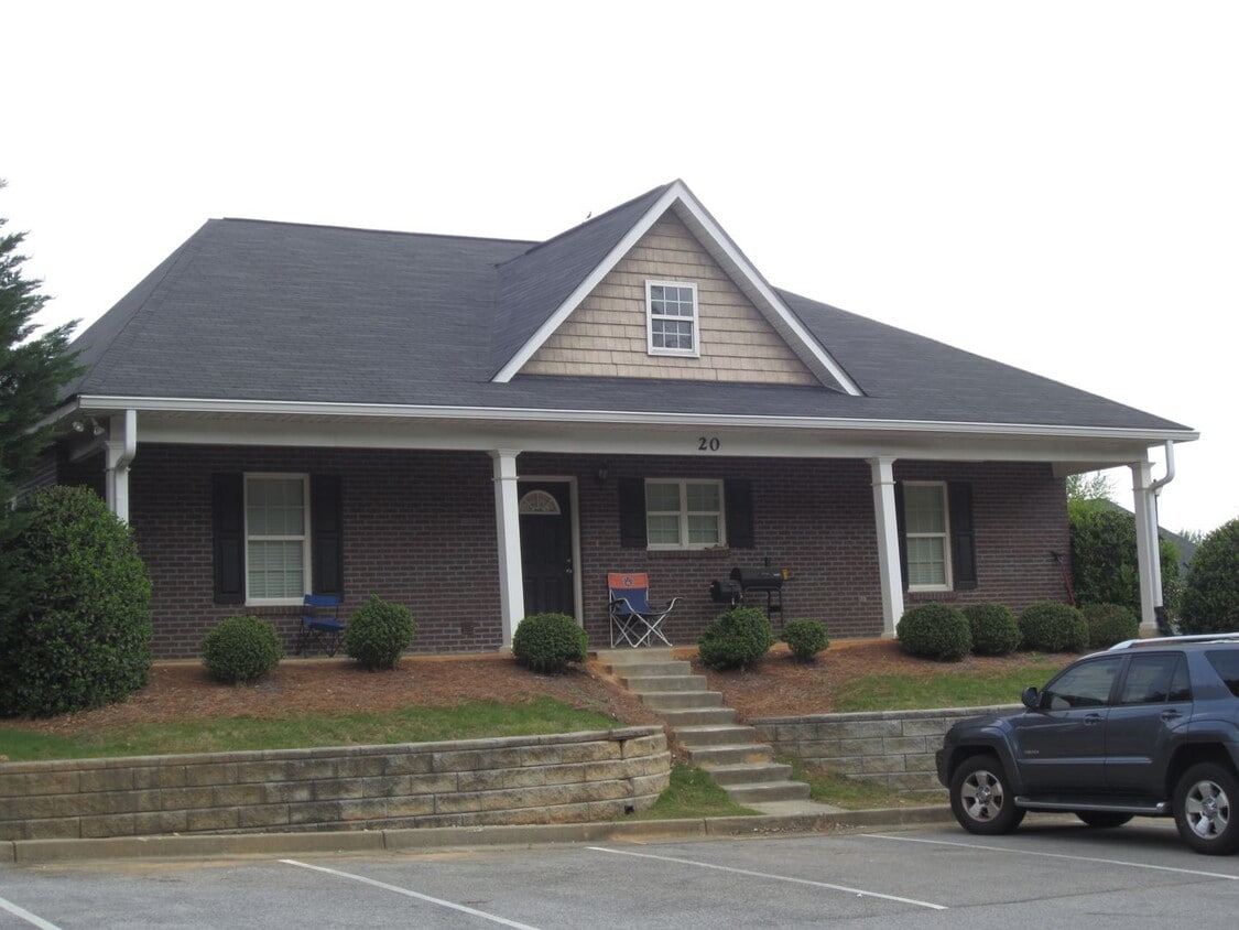 Foto principal - 807 W Longleaf Dr