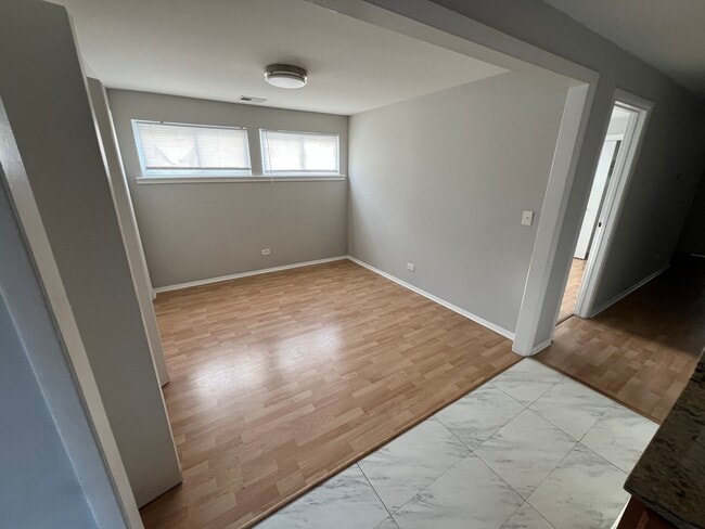 Building Photo - 3021 W Belmont Ave