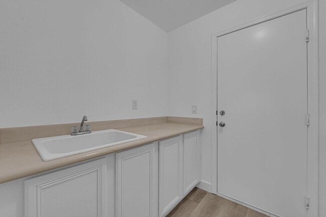 Foto del edificio - 914 Armandito Dr