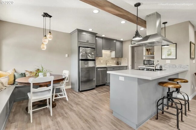 Foto del edificio - 3649 SW 52nd Pl