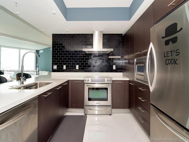 Foto del edificio - 250 Sunny Isles Blvd