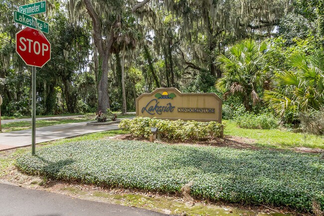 Foto del edificio - 130 Jasmine Woods Ct