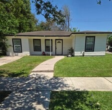 Building Photo - 7427 Arnim St