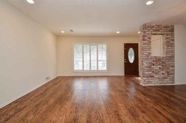 Building Photo - 13192 Trail Hollow Dr