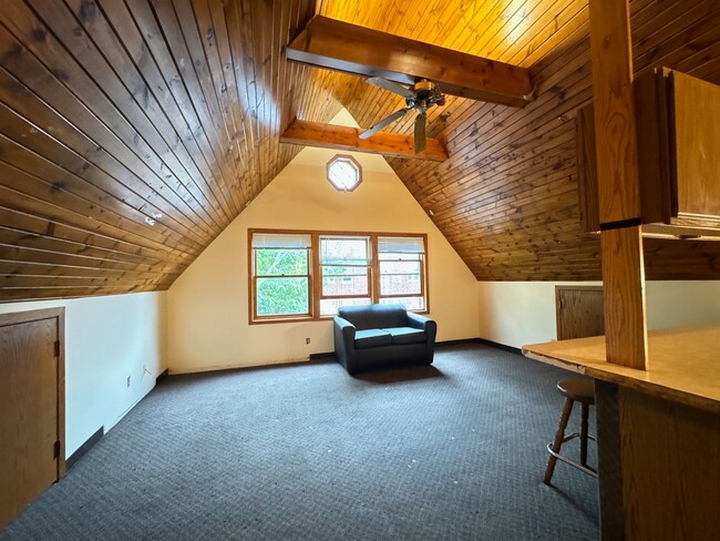 Building Photo - 408