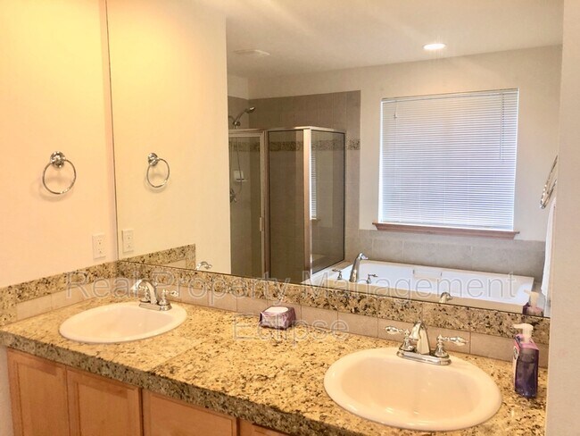 Foto del edificio - 20100 8th Pl W