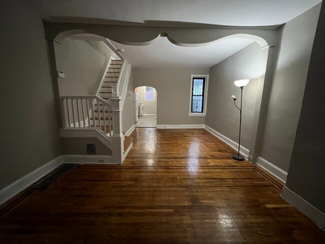 Foto del edificio - 717 E Madison St