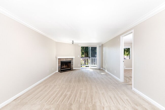Building Photo - Upgraded Top Level 2 Bedroom Condo