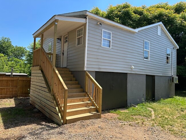 Building Photo - 1507 Barcose St SW